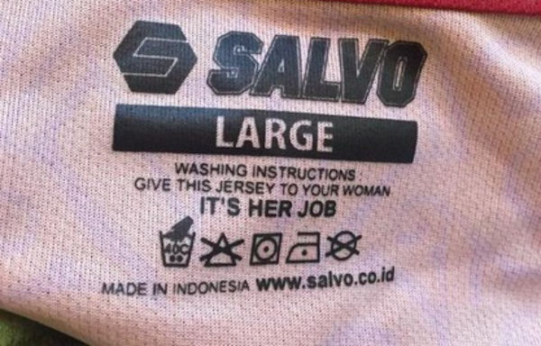 insolite boulot femme instruction jersey lavage pull