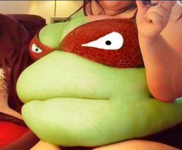 insolite femme ninja obese tortue ventre