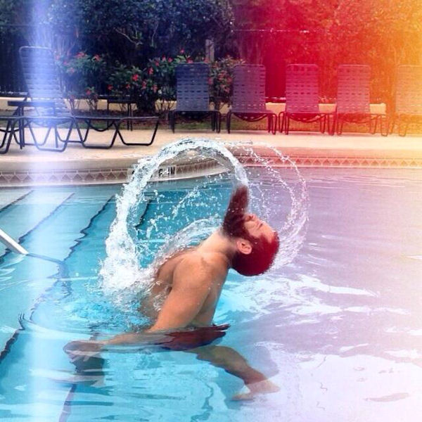 insolite barbe eau homme