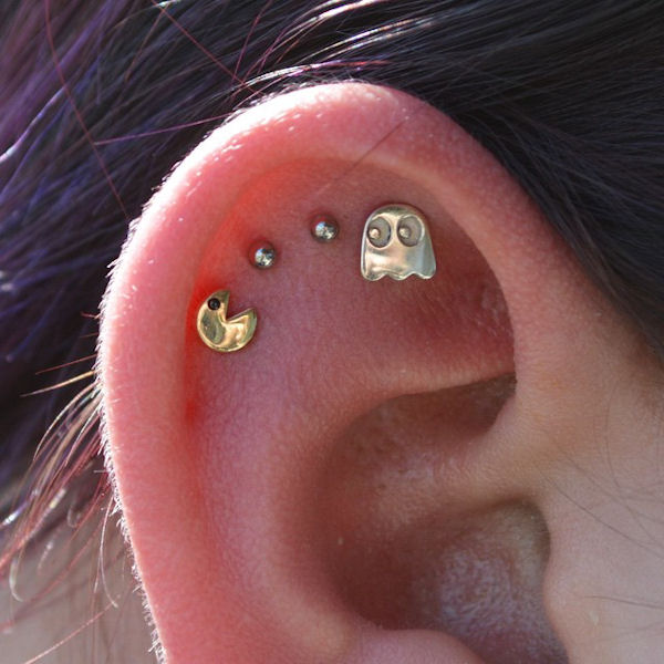insolite oreille pacman piercing
