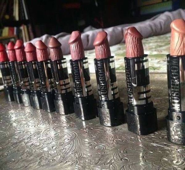 insolite levre penis rouge