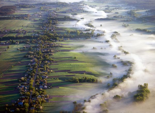 insolite brouillard ciel deltaplane paysage