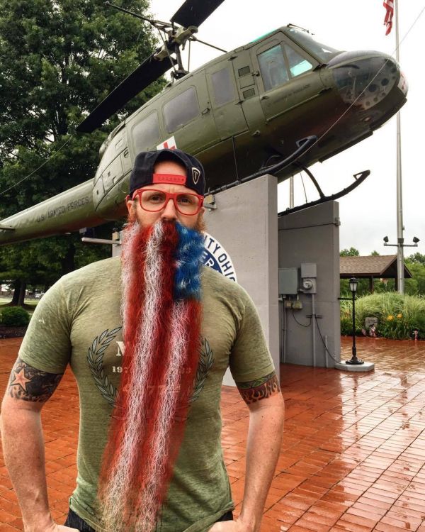 insolite barbe drapeau etats-unis helicoptere homme