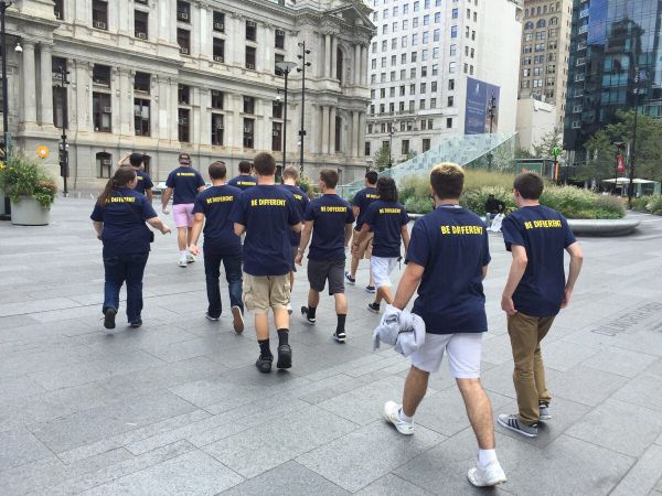 insolite different polo slogan