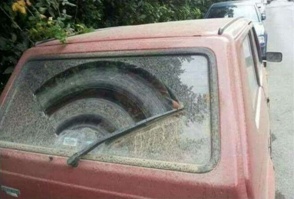 insolite essuie-glace signal trace vitre wifi