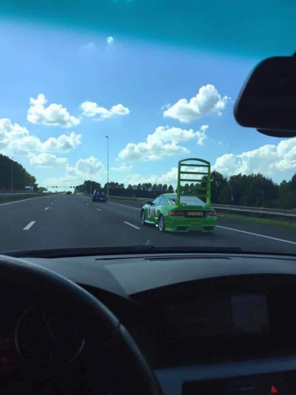 insolite porte-serviettes tuning voiture