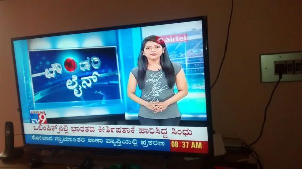 insolite journaliste t-shirt tele