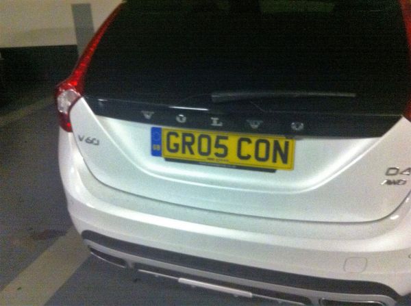 insolite con gros immatriculation plaque voiture