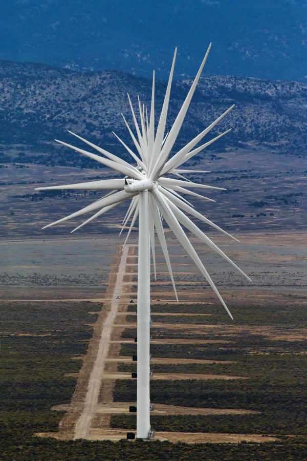 insolite alignement champ eolienne