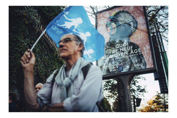 insolite age manif manifestation moyen pub tous