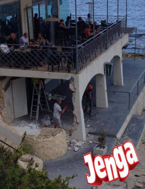 insolite jenga ouvrier terrasse
