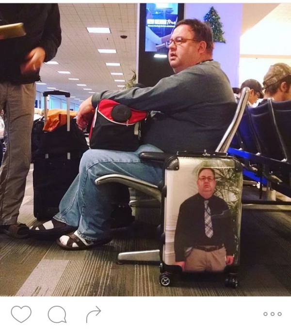 insolite aeroport bagage homme photo valise