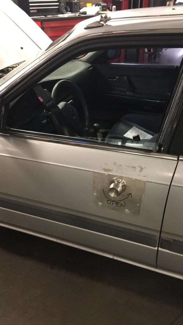 insolite bouton poignee portiere voiture