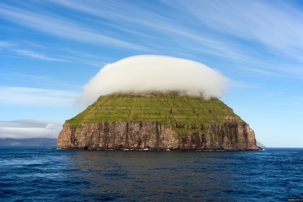 insolite chapeau ile nuage