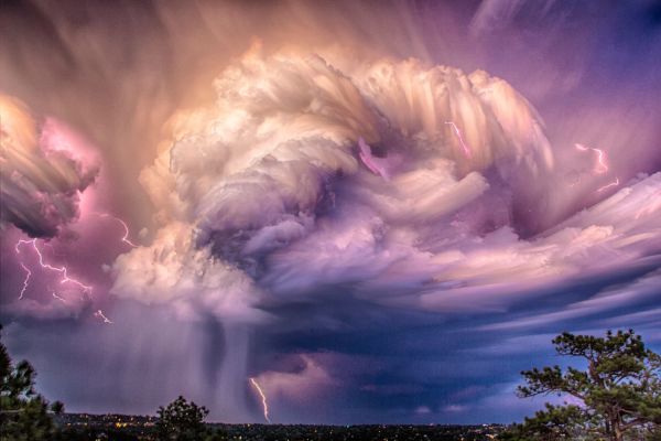 insolite ciel nuage orage