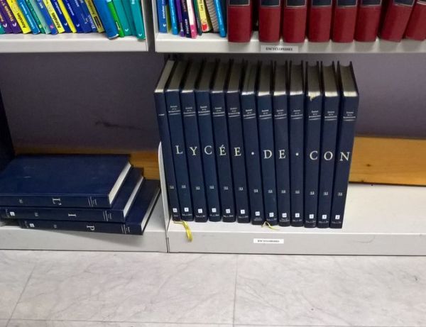 insolite cdi con encyclopedie livre lycee