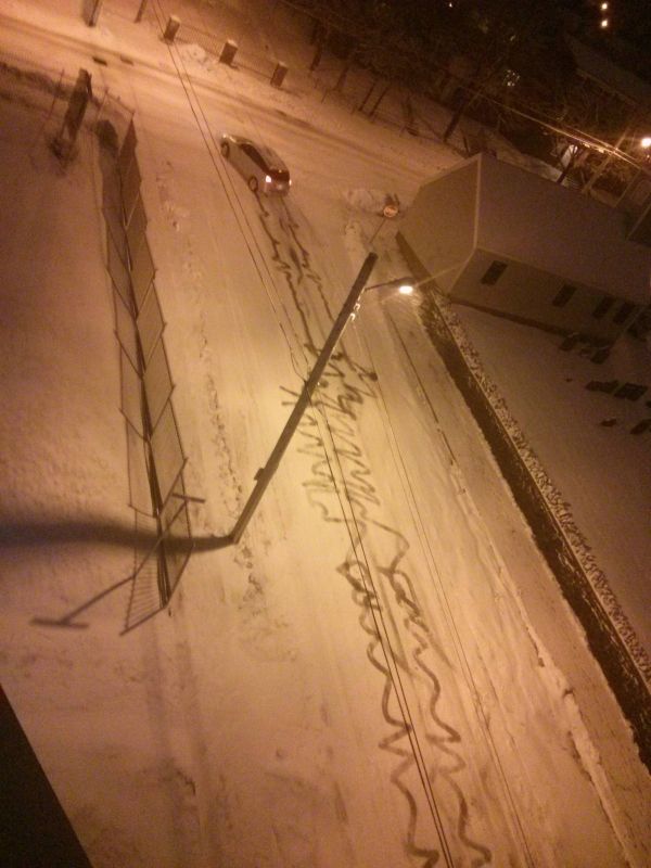 insolite glisse neige route trace voiture