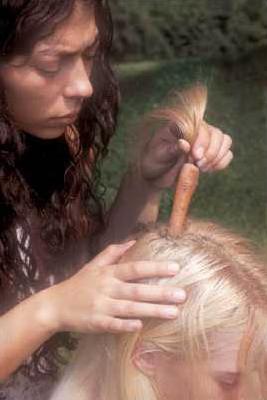 trucage carrote dans les cheveux insolite