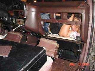 "image insolite immigrant mexicaine femme dans tableau de bord voiture"