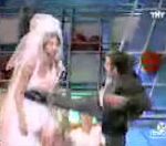 mariage robe Bagarre sur un plateau de télé