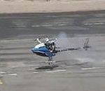 miniature Alan Szabo Jr pilote un hélicoptère radiocommandé