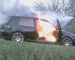 moteur voiture Golf GTI en flamme