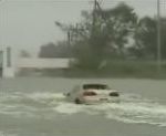 route Une voiture coule (Ouragan Katrina)
