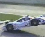 voiture accident feu Une voiture décolle au 24h du Mans