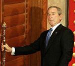 grimace porte George W Bush et les portes