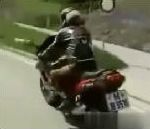 chute moto virage Moto contre un mur