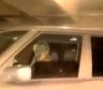 voiture pare-chocs Paris Hilton recule en voiture