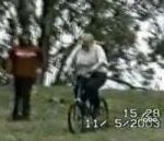 velo gamelle chute Mamie fait du vélo