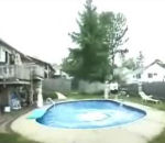 saut piscine flip 360 dans une piscine
