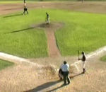 match terrain Un avion en feu s'écrase sur un terrain de baseball