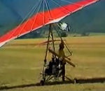 ulm accident Le parachute d'un ULM s'ouvre au décollage