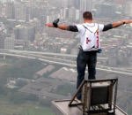 jump Base Jumping de Felix Baumgartner (Taipei 101)