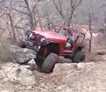 jeep Une jeep se retourne