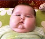 gros Un bébé de 6 mois pèse 20 kilo