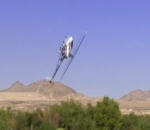 figure helicoptere Alan Szabo Jr pilote un hélicoptère radiocommandé (2006)