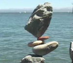 art dan equilibre Des cailloux en équilibre