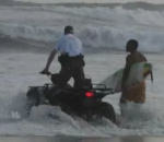 ouragan vague plage On peut surfer avec un quad ?