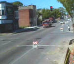 feu collision rouge Camions de pompier à un carrefour