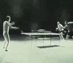 pub ping-pong Bruce Lee fait du ping-pong avec un nunchaku
