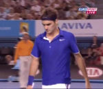 balle tennis Roger Federer fait une tête