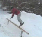 snowboard Faceplant sur une rampe de snowboard