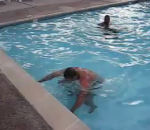 saut eau piscine Sortir d'une piscine en bondissant