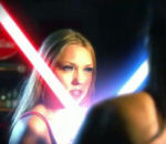 laser sabre parodie Combat de femmes au sabre laser
