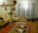 papa musique Papa et bébés dansent