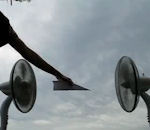 ventilateur flotter Avion en papier en suspension dans l'air
