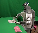 serviette plier Un robot plie le linge
